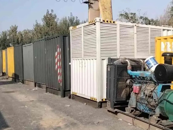 施甸200KW柴油发电机机组每小时油耗是多少？